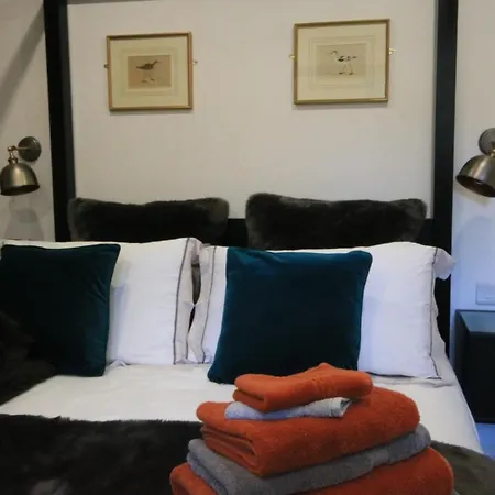 The Old Scullery, Cosy Stylish For Two On Harrogate's Iconic Stray Apartment